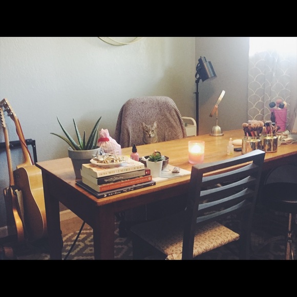 WELCOME TO MY CLOSET - Picture 5 of 10